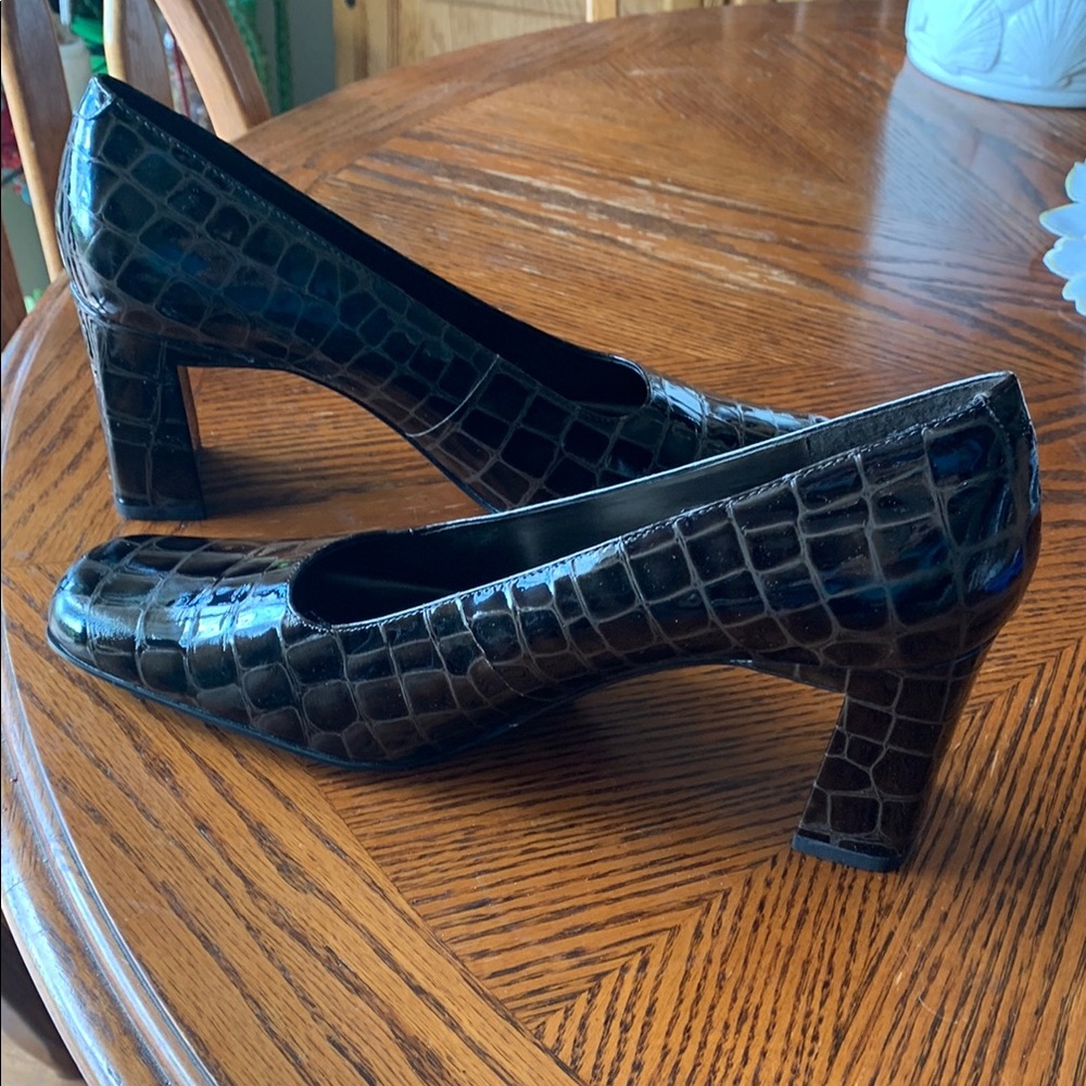 Elegant Black Crocodile Pattern Heels